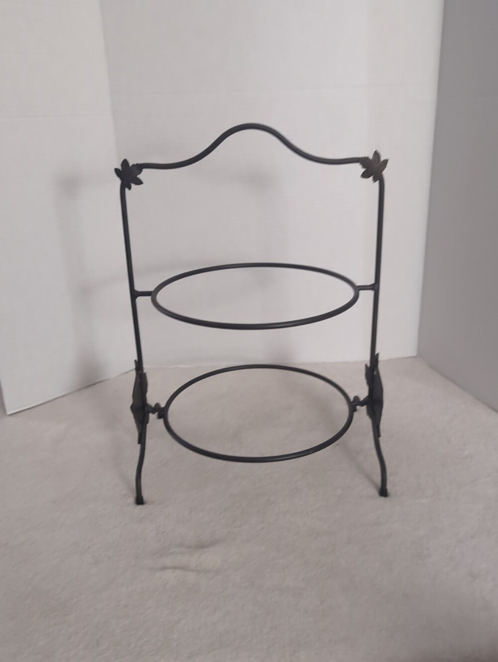 Longaberger Black Wrought Iron Maple Leaf 2 Tier Pie Plate 16" Tall Stand